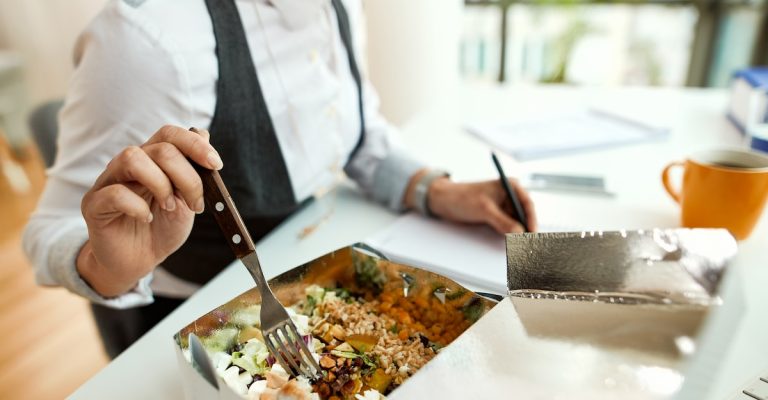 Food service jobs in Canada: make $18–30/hour + daily tips