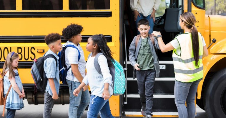 Como trabalhar como monitor de transporte escolar?