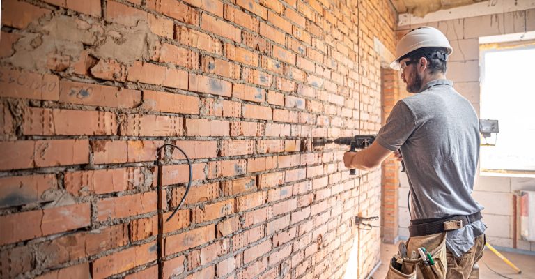 Skilled and entry-level construction jobs in Canada paying up to $300/day
